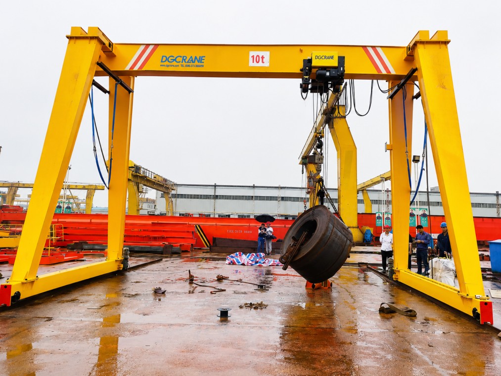 Industrial overhead crane inspection using inspection management software for manufacturing safety compliance